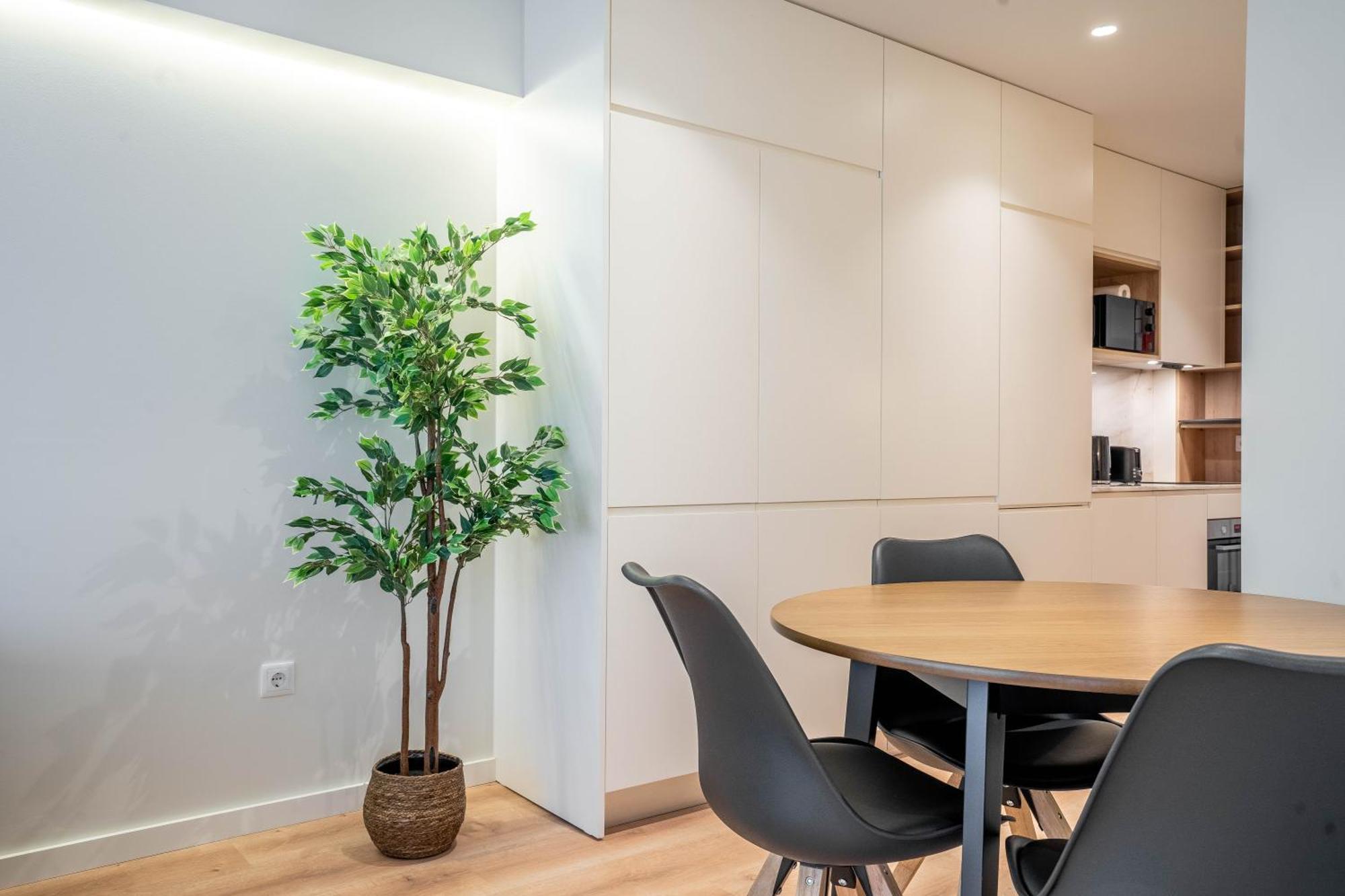 Trindade Bliss: 1Br W/ Free Parking By Lovelystay Porto Eksteriør billede
