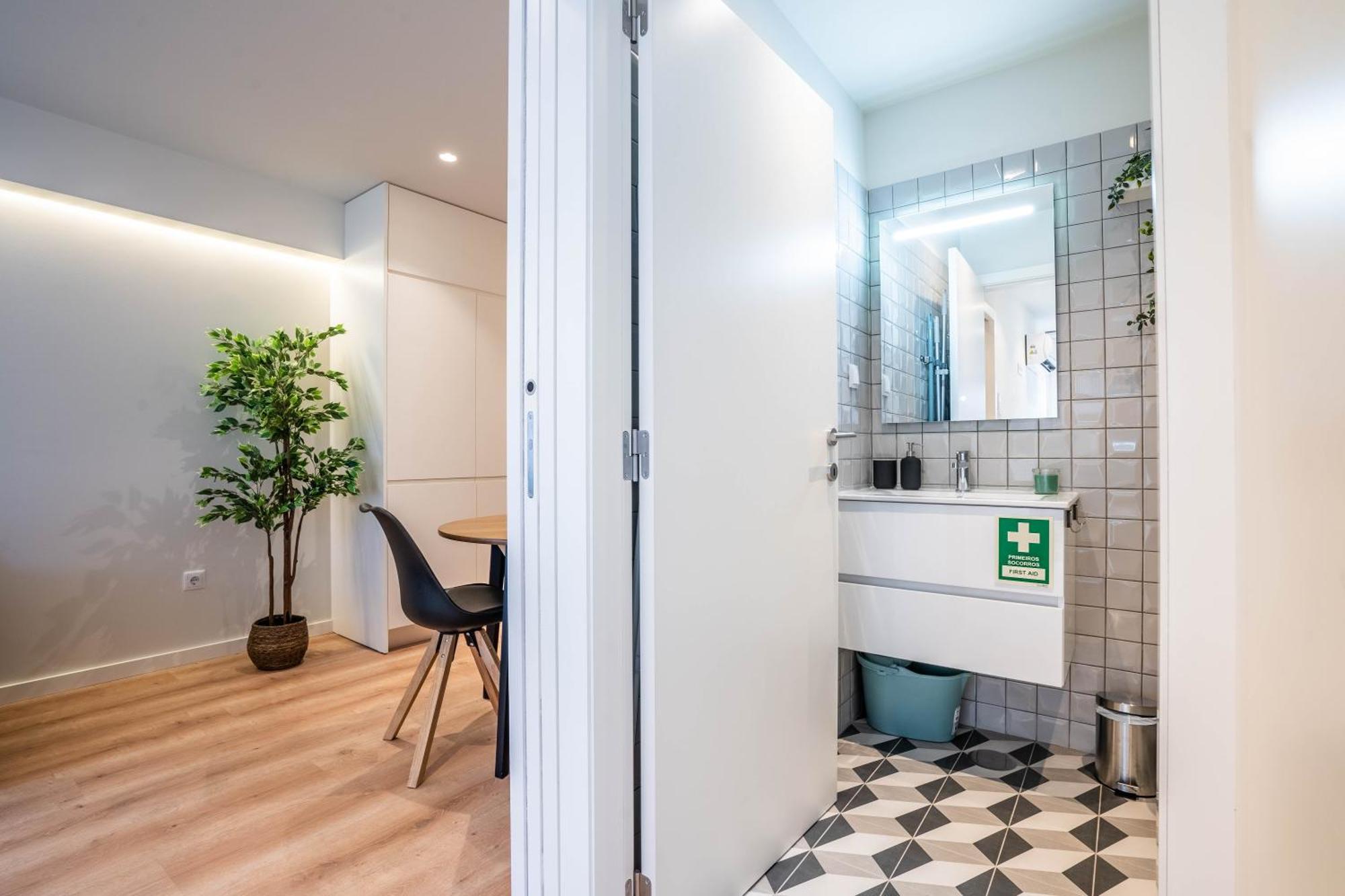 Trindade Bliss: 1Br W/ Free Parking By Lovelystay Porto Eksteriør billede